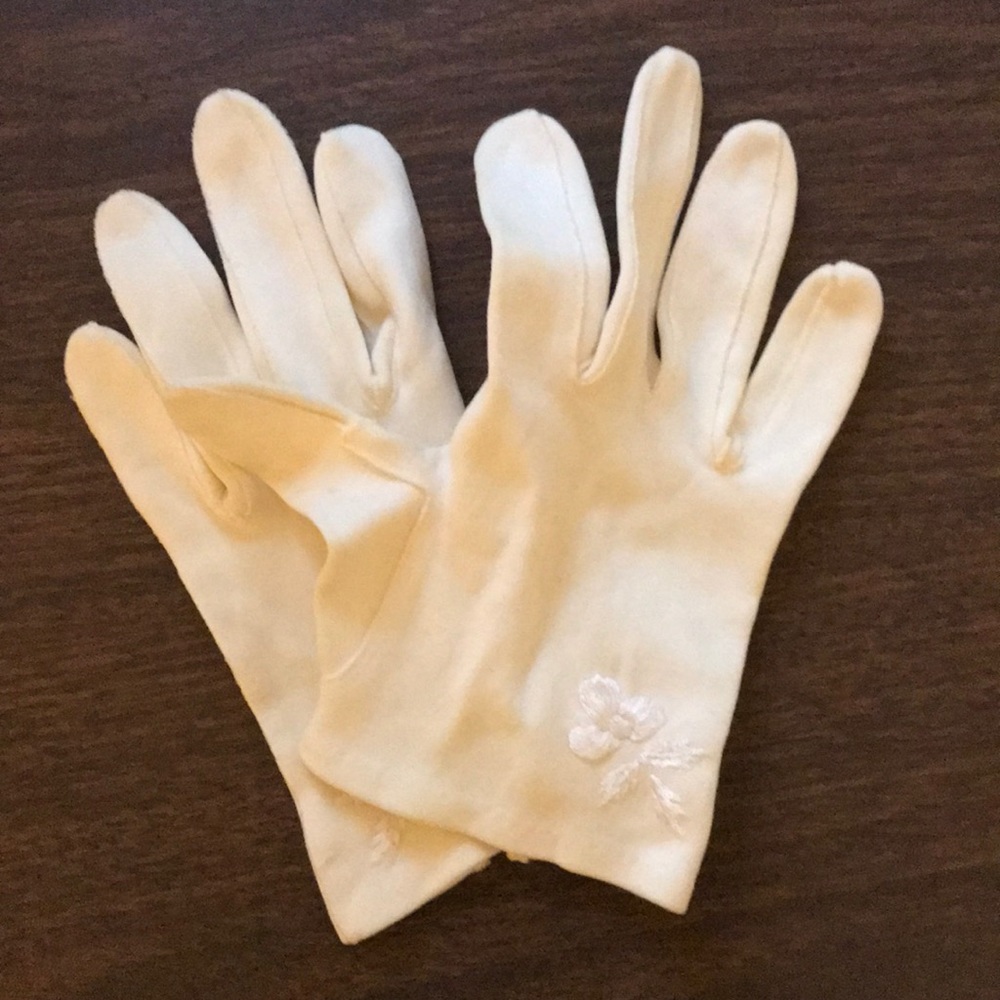 Vintage ivory gloves